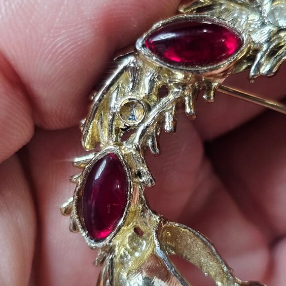 Vintage Tancer Gold-tone Wreath Brooch Pin With Ruby Red & Clear Stones MISSING1 - Picture 5 of 11